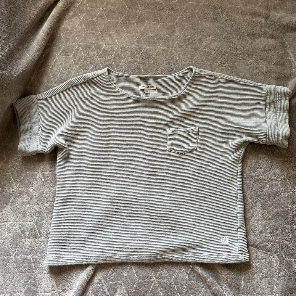 Albion fit crop boss tee size medium